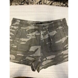 Express Shorts Womens Size S Pull On Green Camouflage Drawstring Inseam 2"
